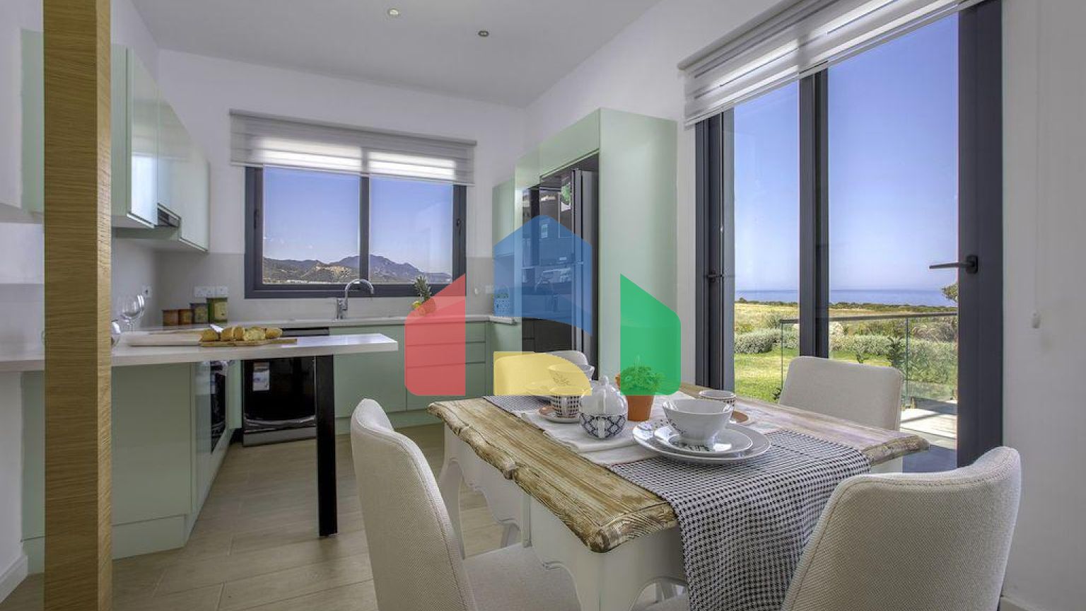 Трехкомнатная квартира 80 м2  с садом в новом роскошном комплексе рядом с морем