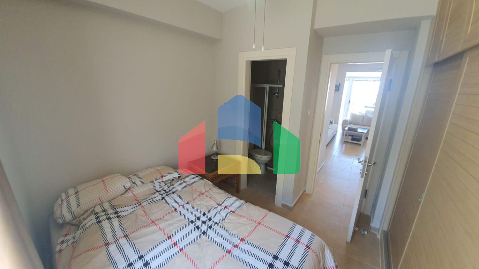 Готовая двухуровневая квартира 5+1(150 м2) с собственным бассейном на первой линии от моря