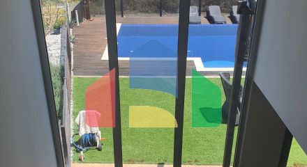 Готовая двухуровневая квартира 5+1(150 м2) с собственным бассейном на первой линии от моря