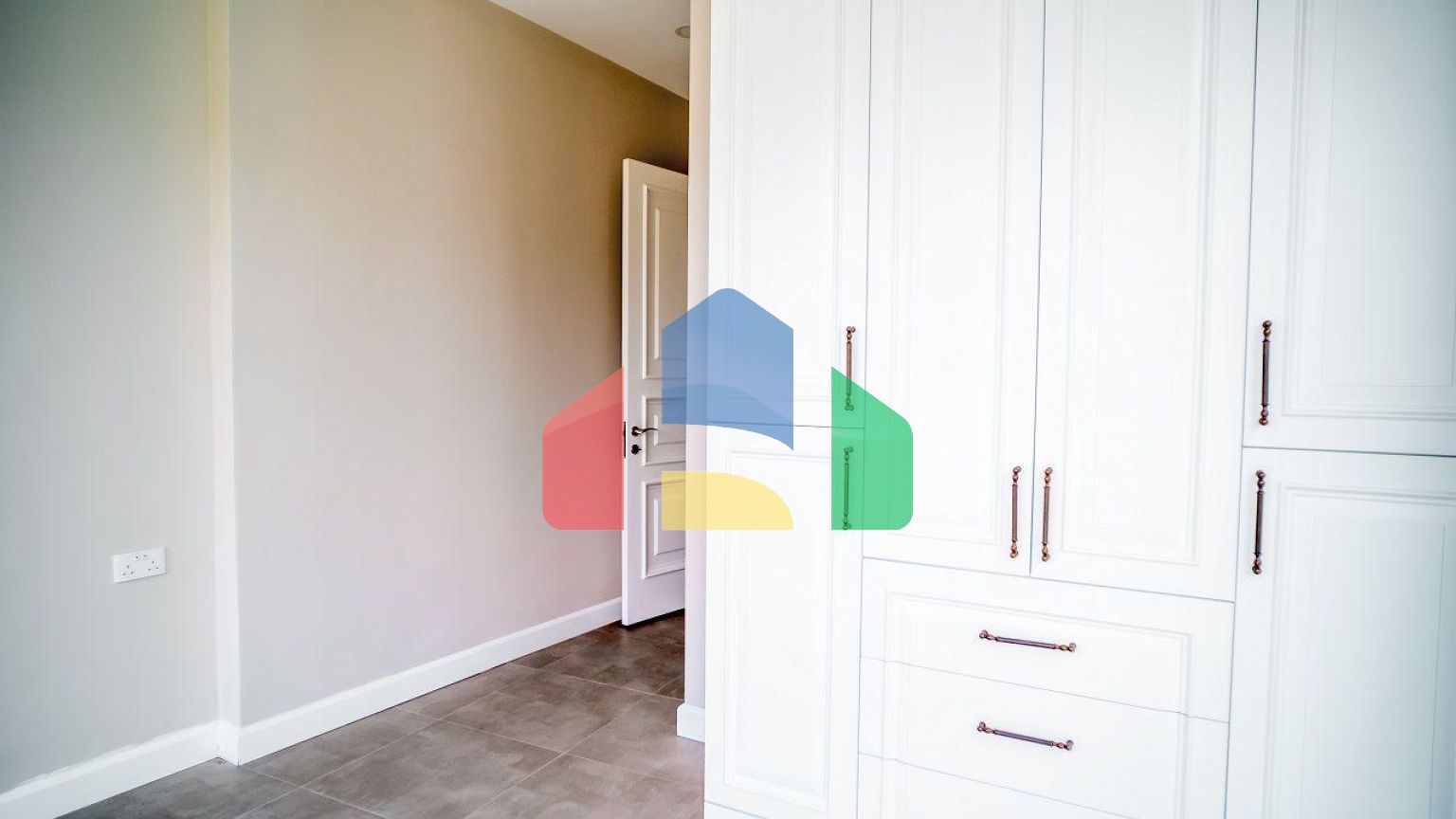 Трехкомнатная квартира 120 м2 с большой террасой на крыше в Беллапаисе