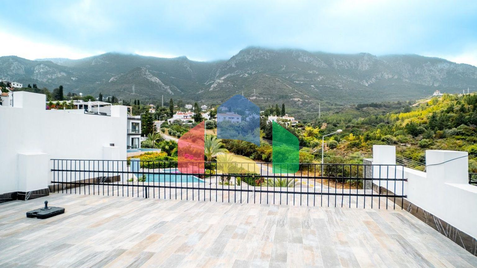 Трехкомнатная квартира 120 м2 с большой террасой на крыше в Беллапаисе