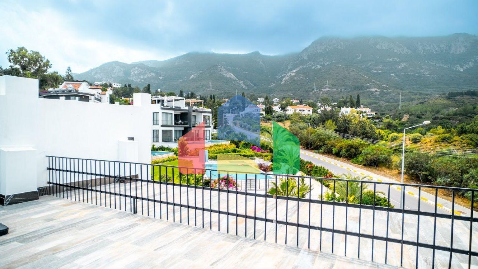 Трехкомнатная квартира 120 м2 с большой террасой на крыше в Беллапаисе