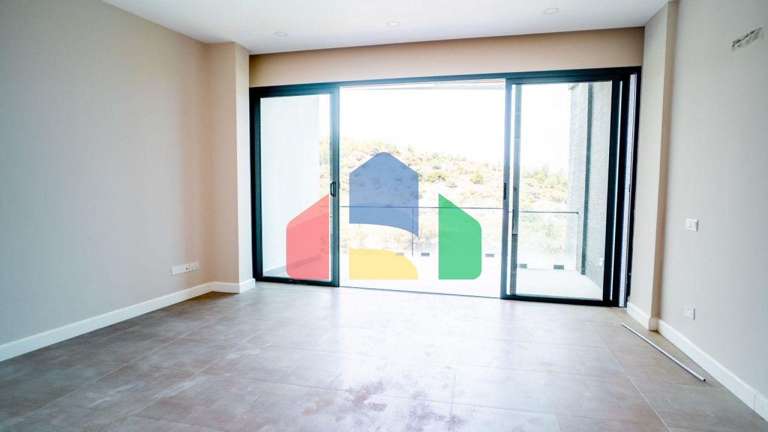 Трехкомнатная квартира 120 м2 с большой террасой на крыше в Беллапаисе