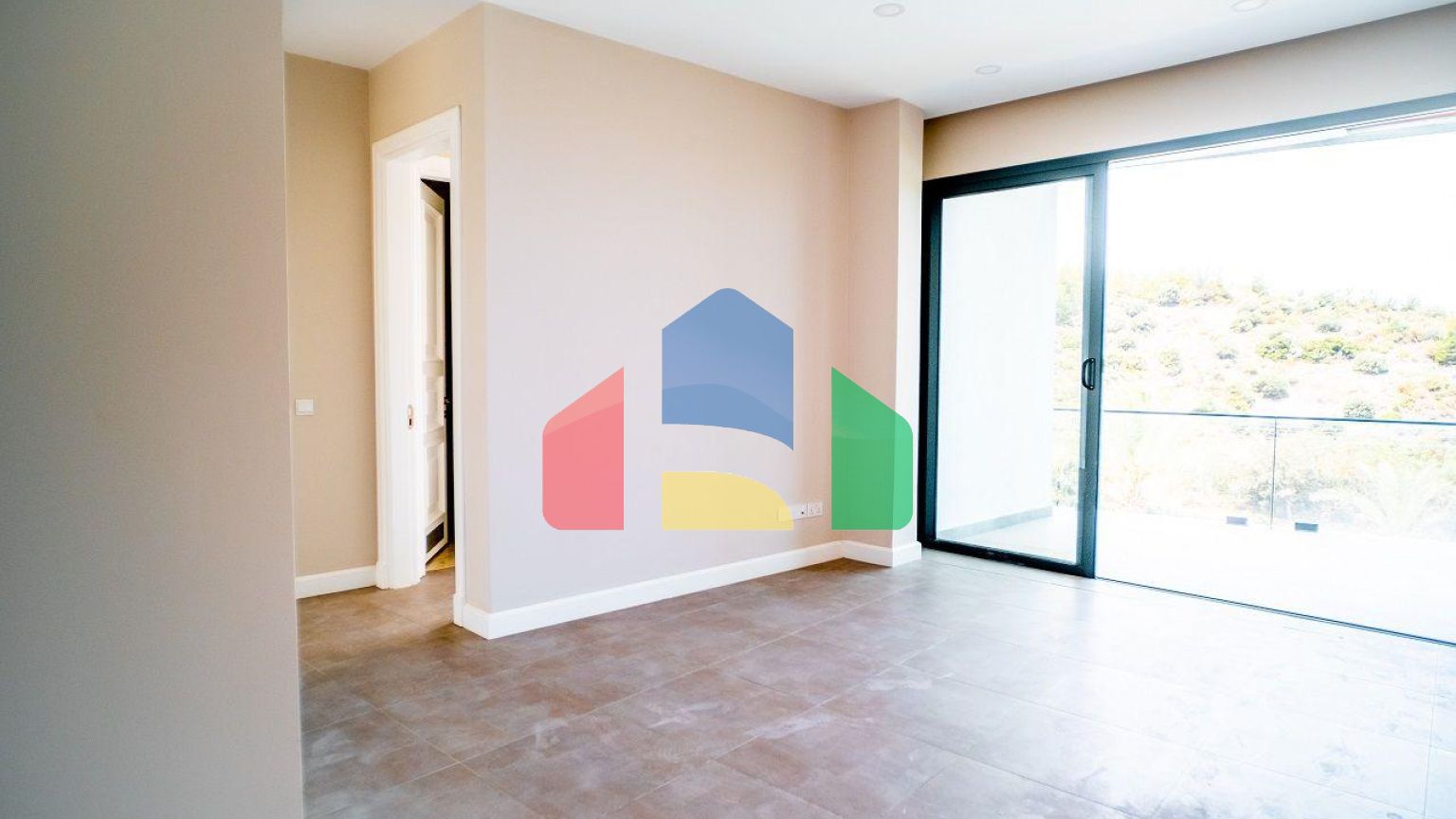 Трехкомнатная квартира 120 м2 с большой террасой на крыше в Беллапаисе