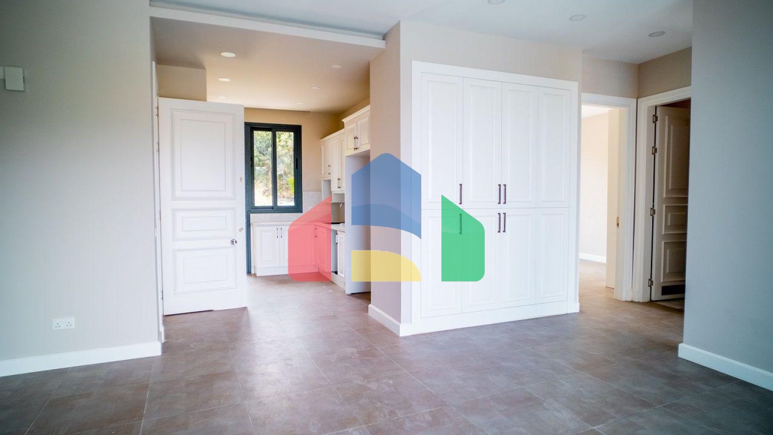 Трехкомнатная квартира 120 м2 с большой террасой на крыше в Беллапаисе