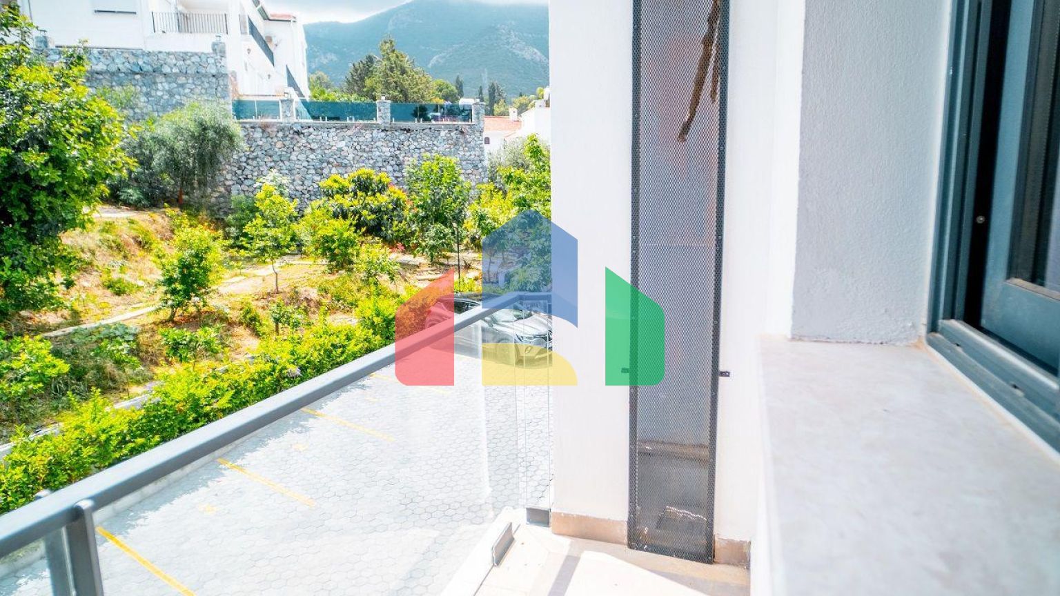 Трехкомнатная квартира 120 м2 с большой террасой на крыше в Беллапаисе