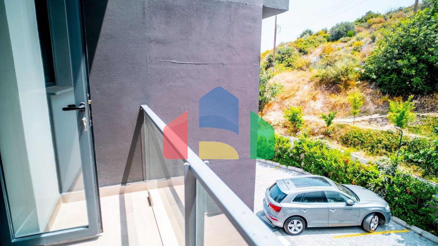 Трехкомнатная квартира 120 м2 с большой террасой на крыше в Беллапаисе