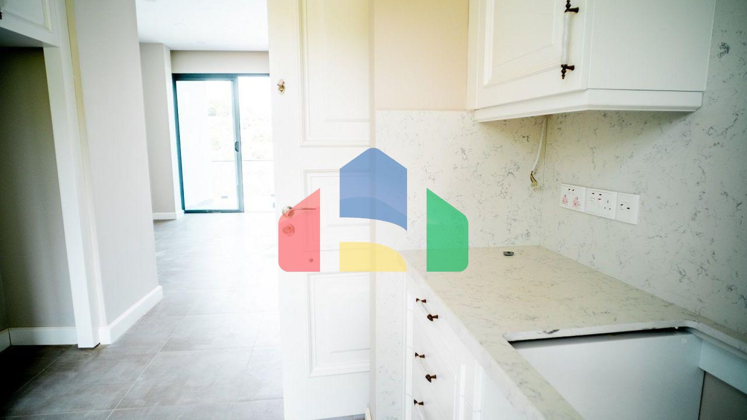 Трехкомнатная квартира 120 м2 с большой террасой на крыше в Беллапаисе