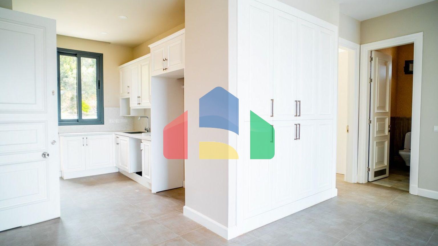 Трехкомнатная квартира 120 м2 с большой террасой на крыше в Беллапаисе