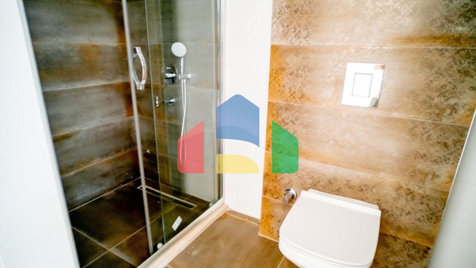 Трехкомнатная квартира 120 м2 с большой террасой на крыше в Беллапаисе