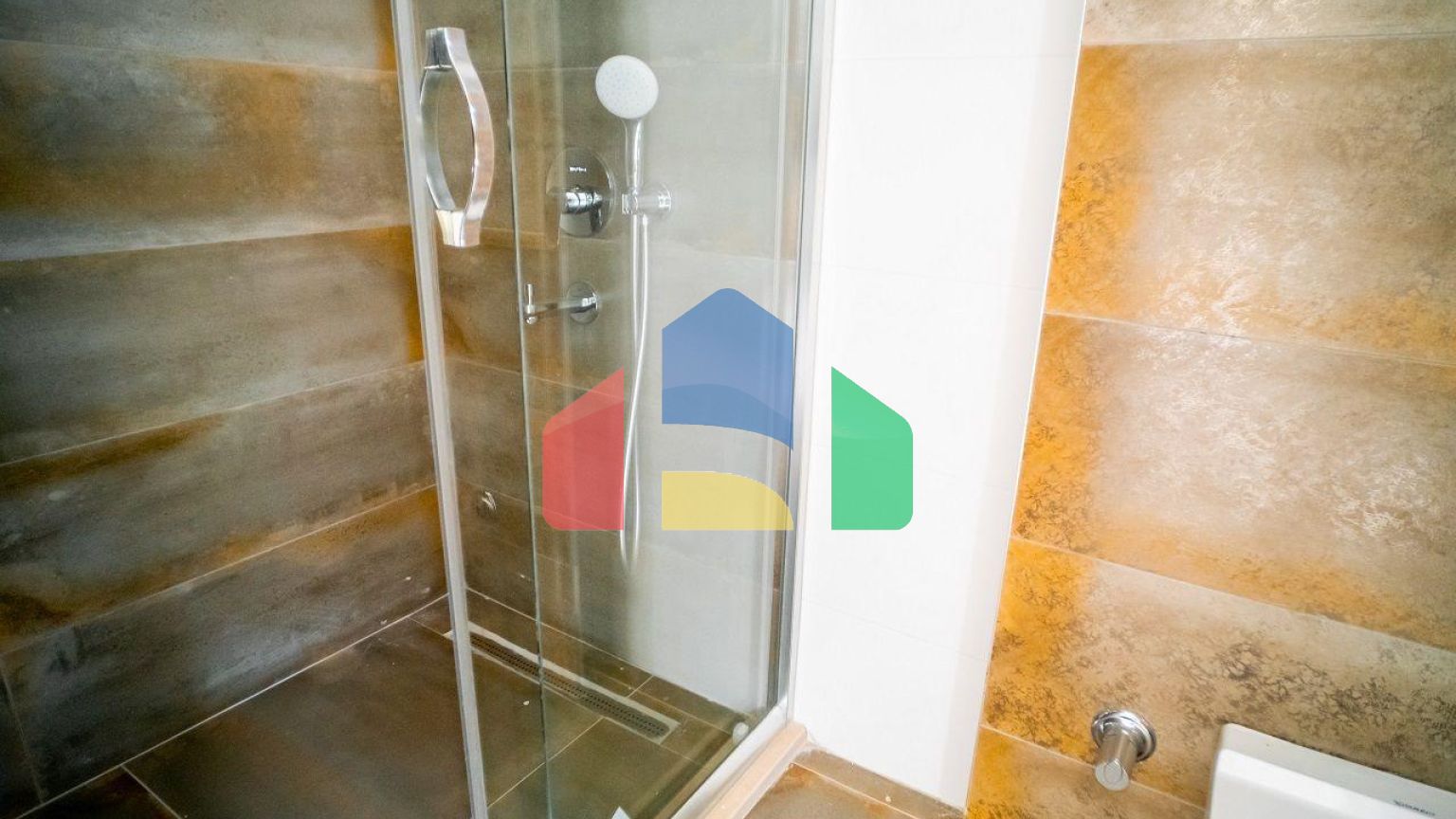 Трехкомнатная квартира 120 м2 с большой террасой на крыше в Беллапаисе