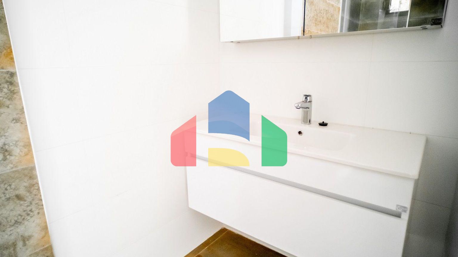 Трехкомнатная квартира 120 м2 с большой террасой на крыше в Беллапаисе