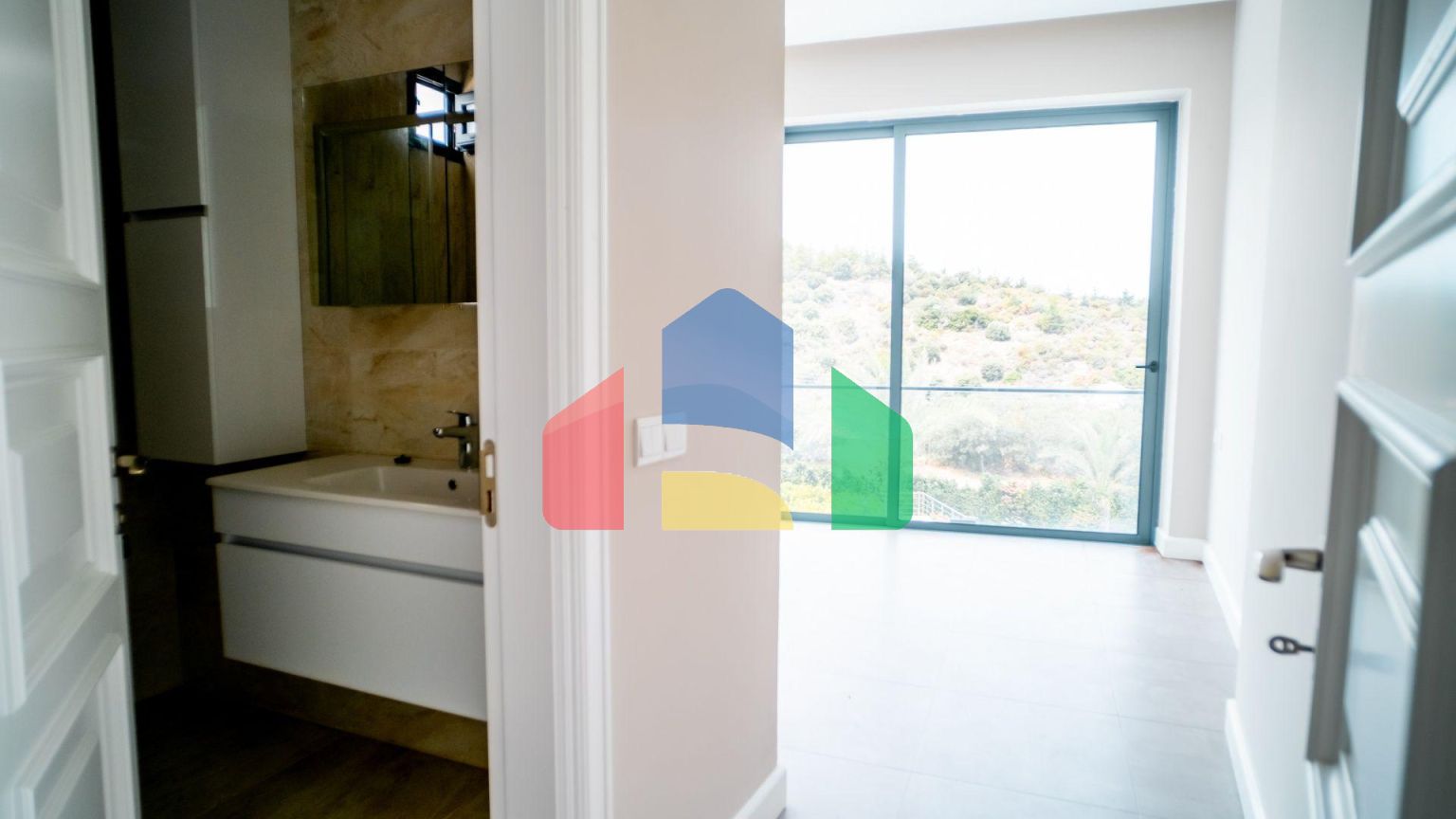 Трехкомнатная квартира 120 м2 с большой террасой на крыше в Беллапаисе