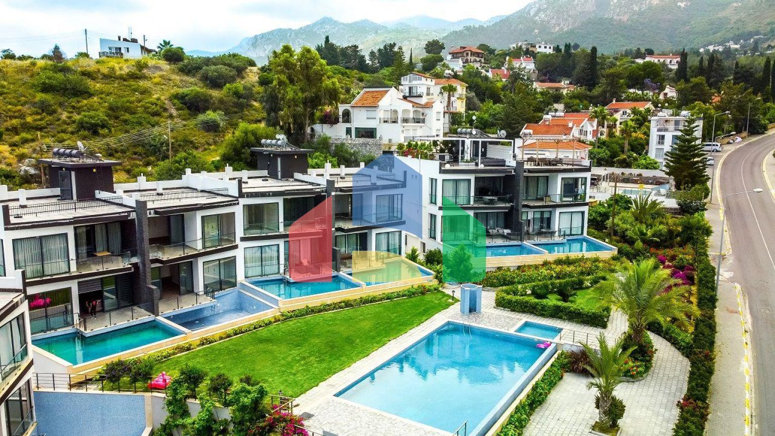 Квартира 4+1 (230 м2) с частным бассейном в Беллапаисе