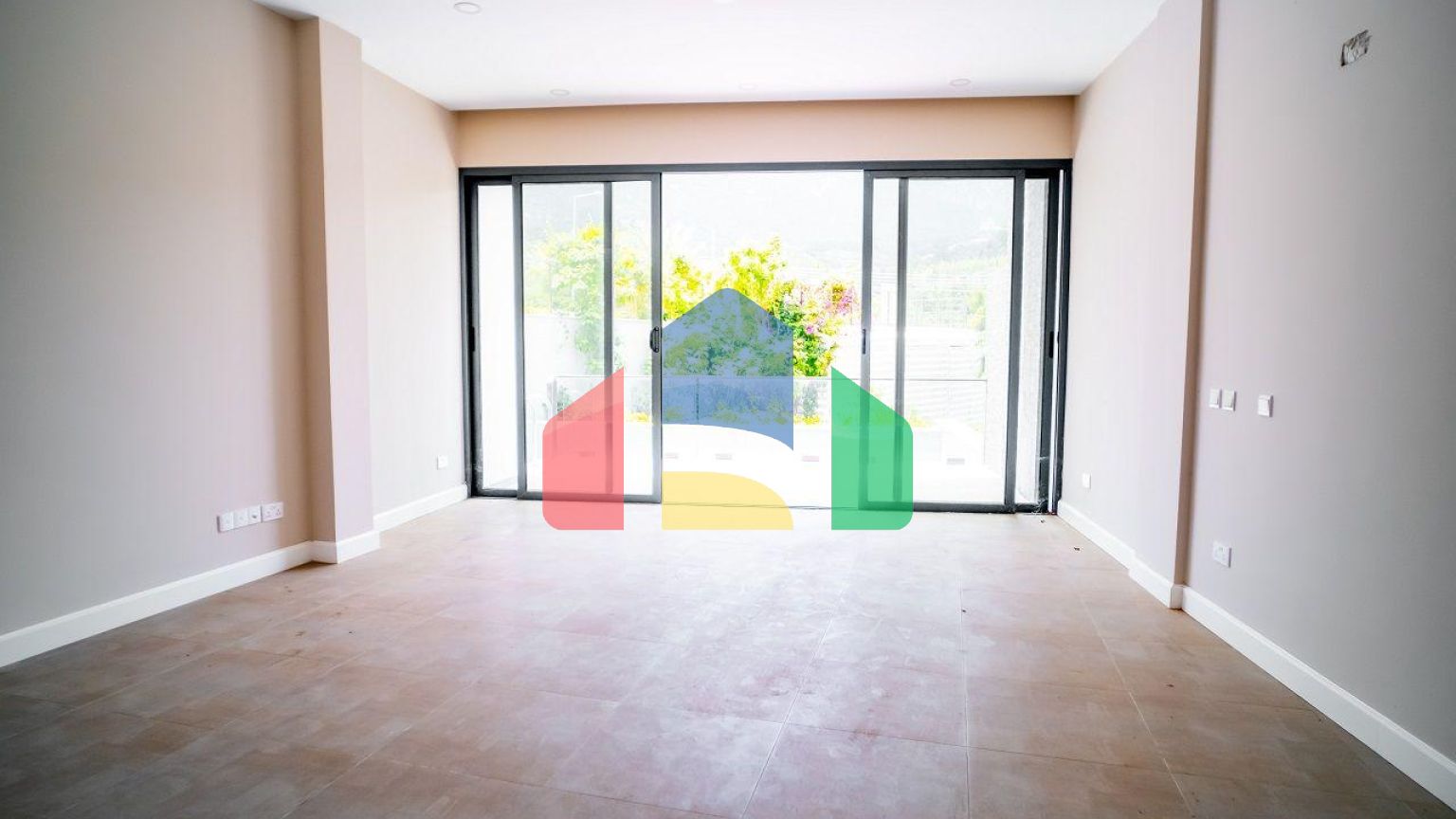 Квартира 4+1 (230 м2) с частным бассейном в Беллапаисе