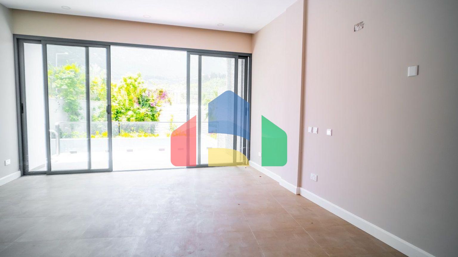 Квартира 4+1 (230 м2) с частным бассейном в Беллапаисе