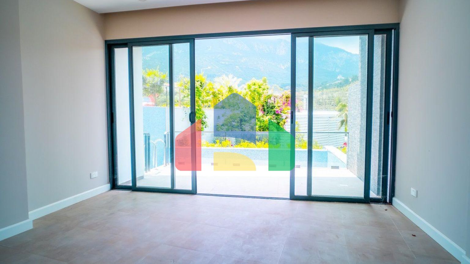 Квартира 4+1 (230 м2) с частным бассейном в Беллапаисе