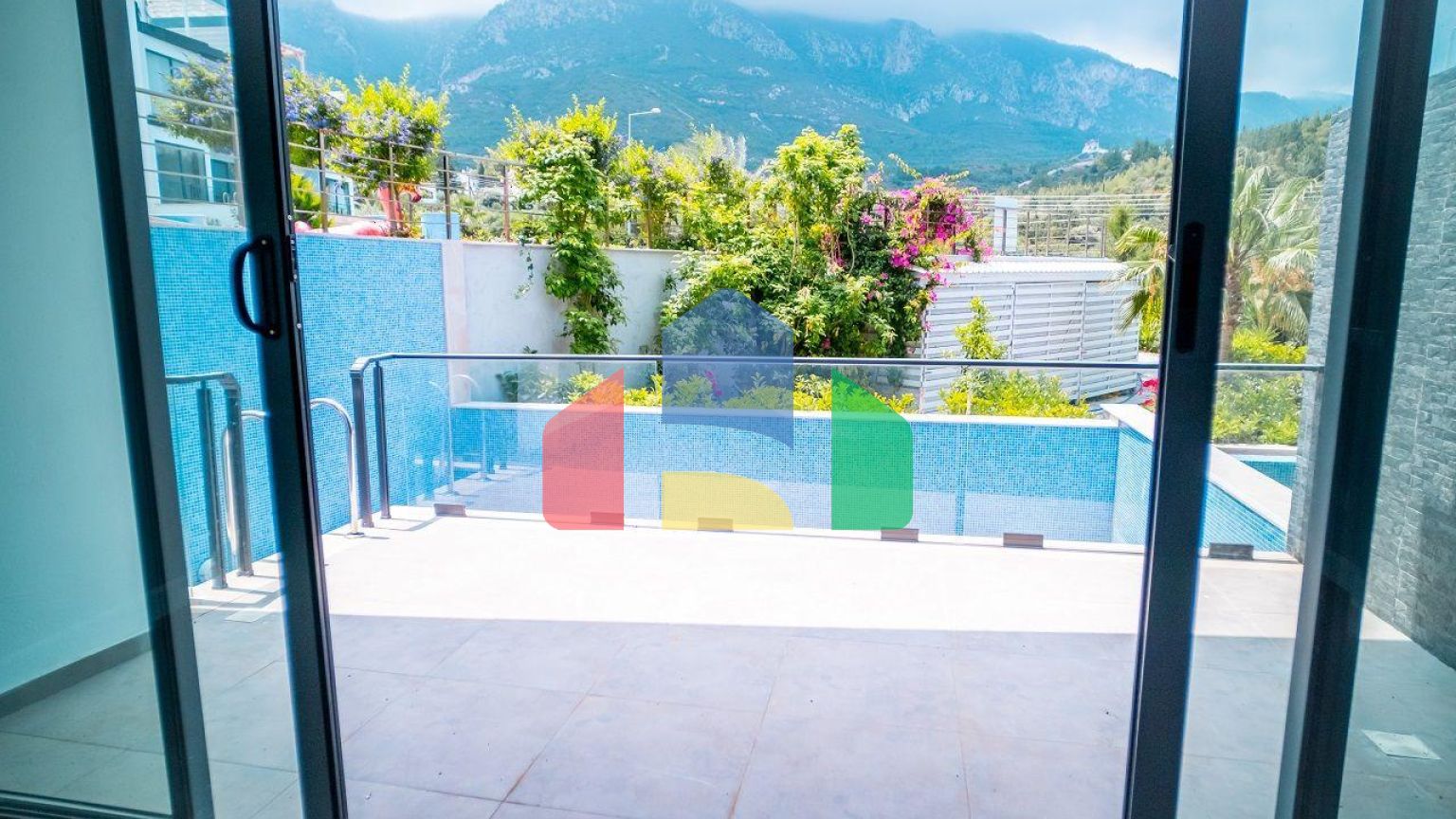 Квартира 4+1 (230 м2) с частным бассейном в Беллапаисе