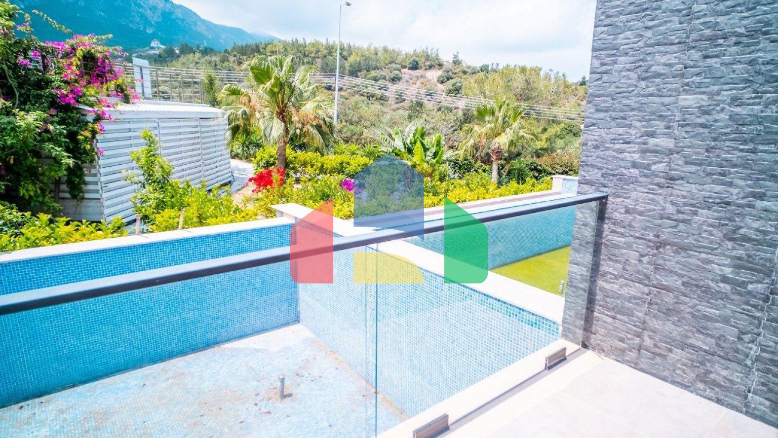 Квартира 4+1 (230 м2) с частным бассейном в Беллапаисе