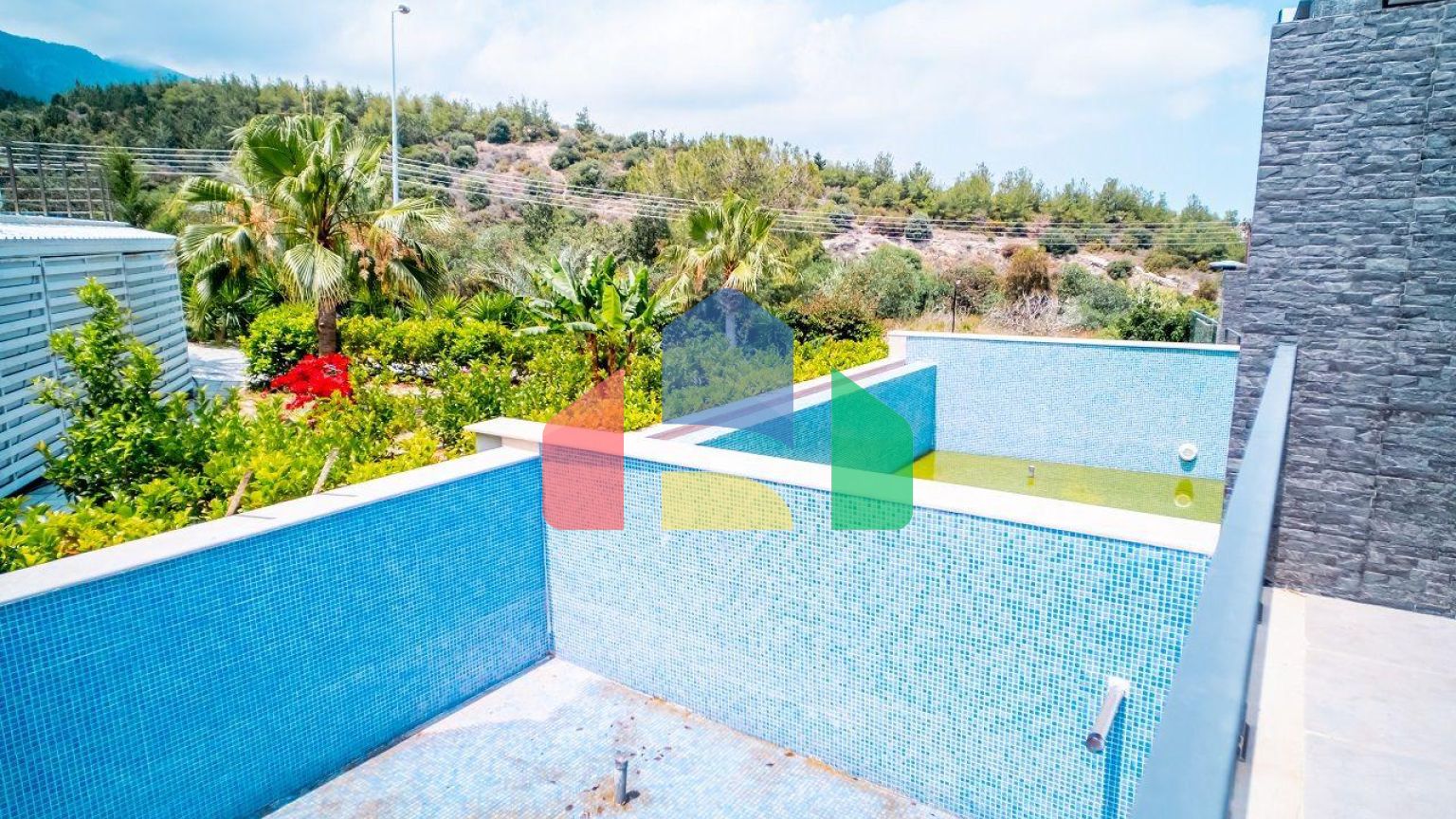 Квартира 4+1 (230 м2) с частным бассейном в Беллапаисе