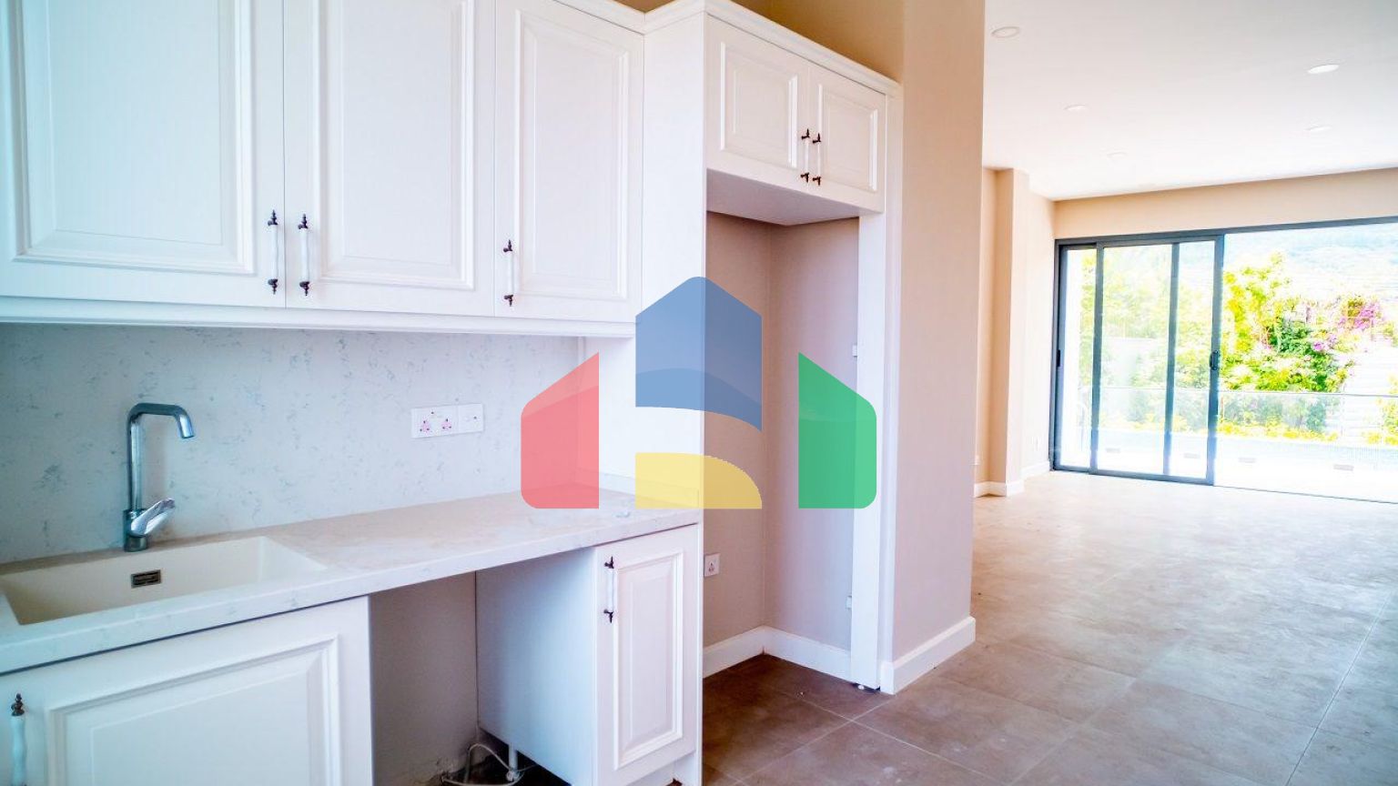 Квартира 4+1 (230 м2) с частным бассейном в Беллапаисе