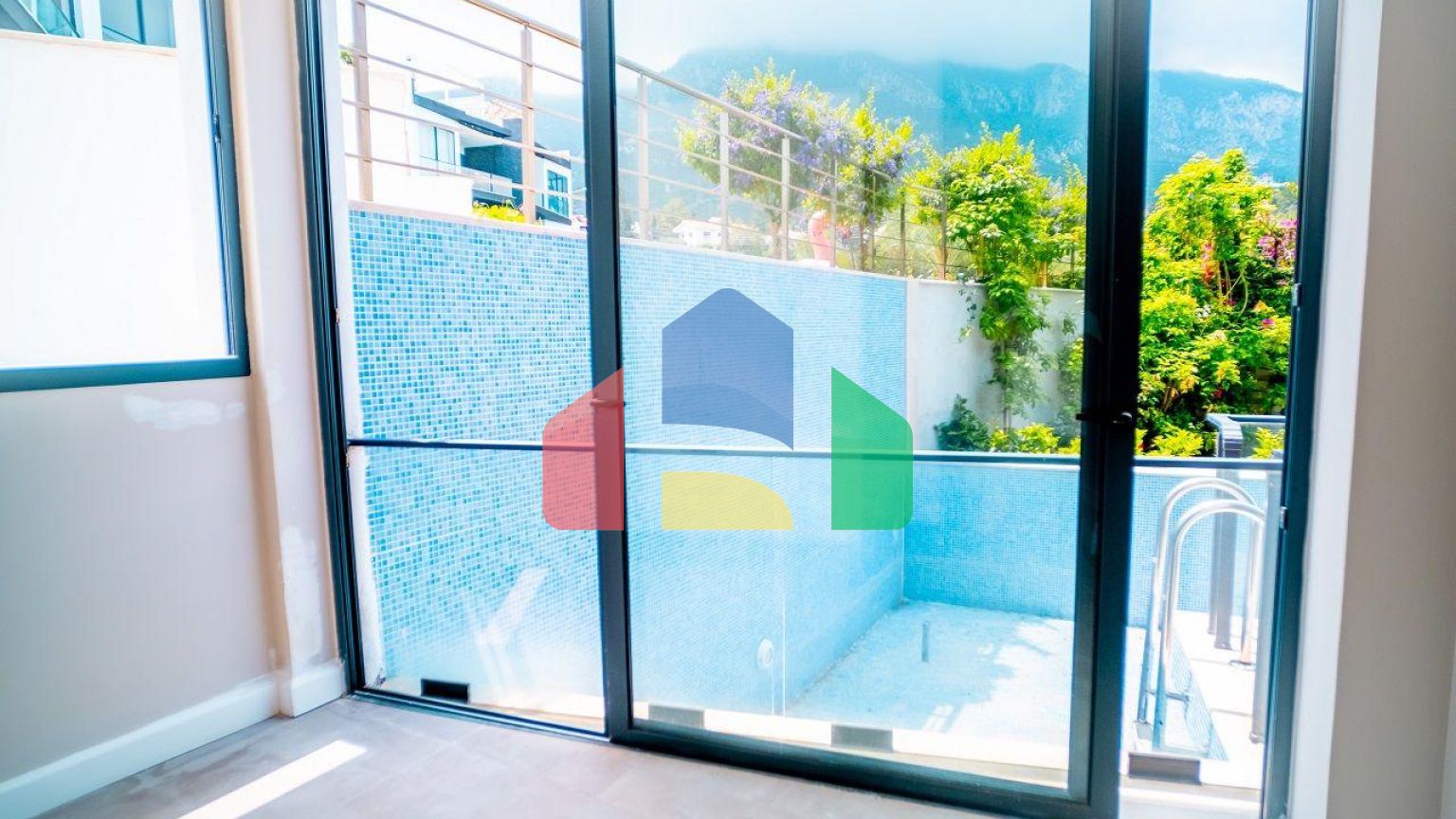 Квартира 4+1 (230 м2) с частным бассейном в Беллапаисе