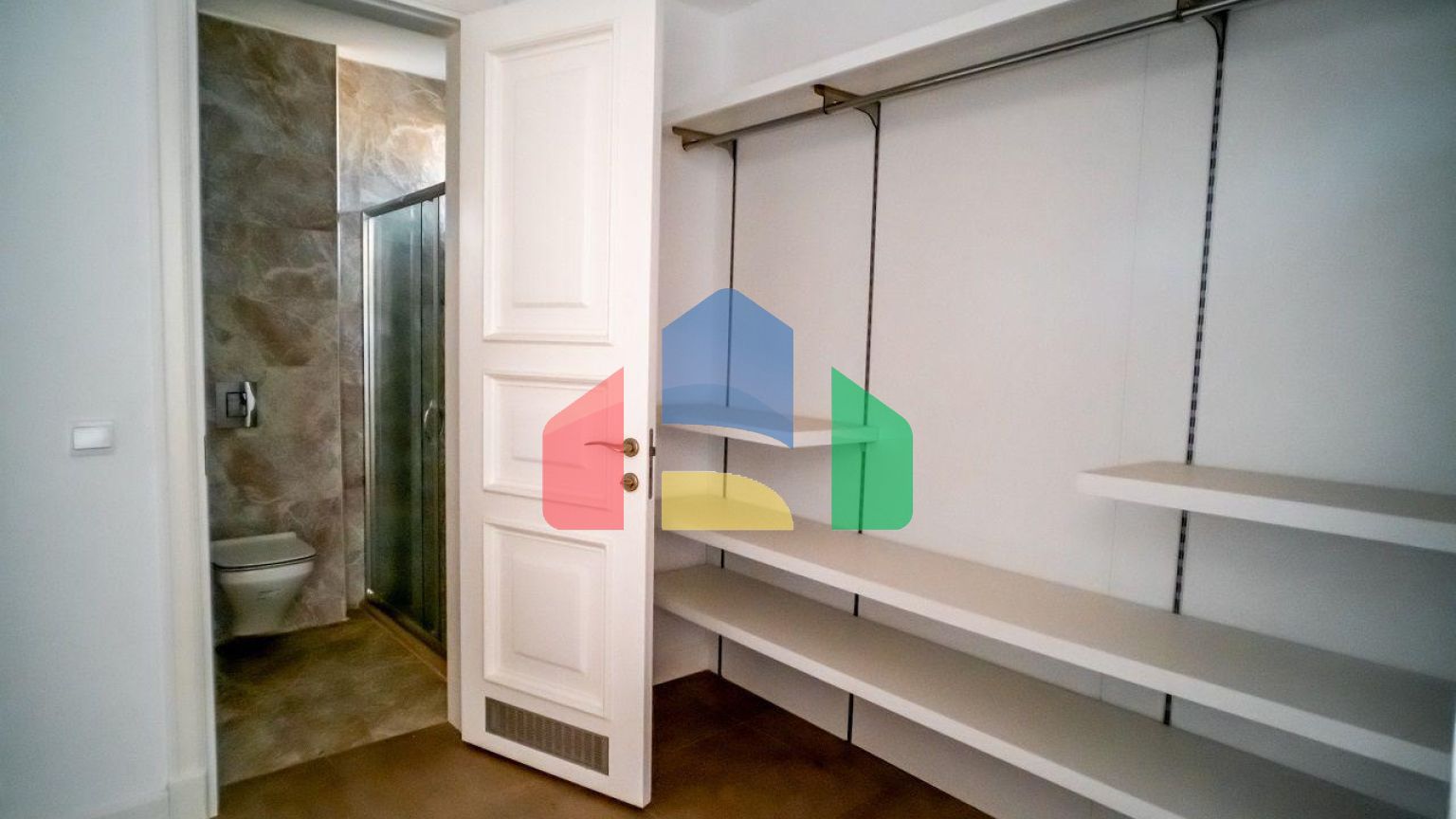 Квартира 4+1 (230 м2) с частным бассейном в Беллапаисе