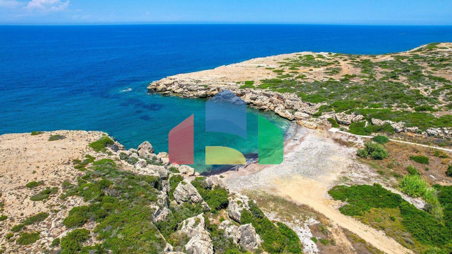 Трехкомнатная квартира 92 м2 с террасой 20 м2 в красивом комплексе у моря