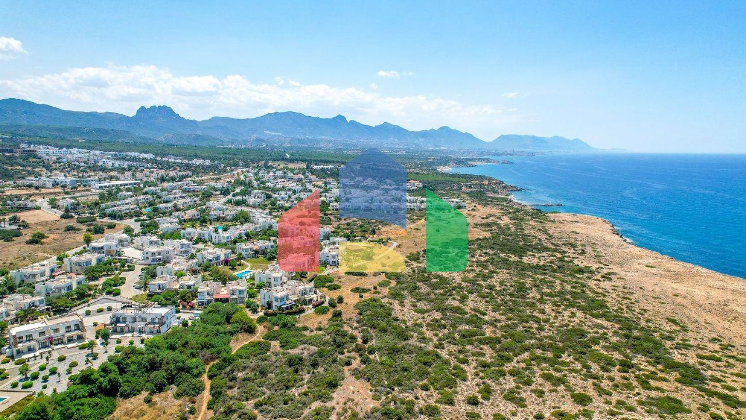 Трехкомнатная квартира 92 м2 с террасой 20 м2 в красивом комплексе у моря