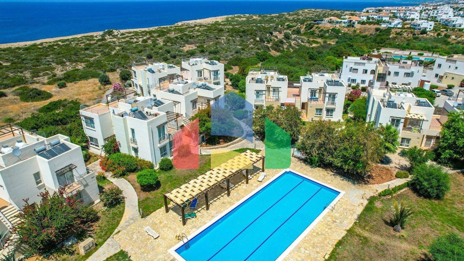 Трехкомнатная квартира 92 м2 с террасой 20 м2 в красивом комплексе у моря