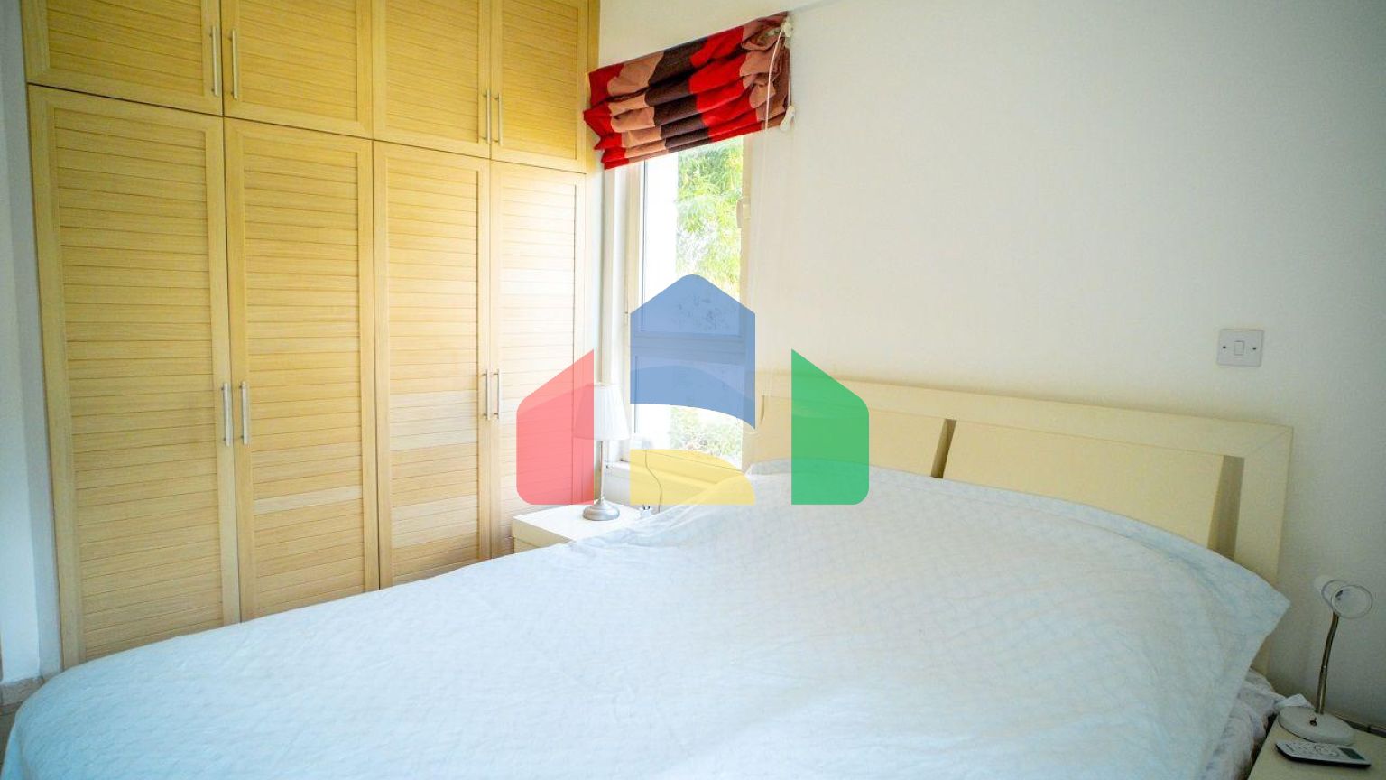 Трехкомнатная квартира 92 м2 с террасой 20 м2 в красивом комплексе у моря