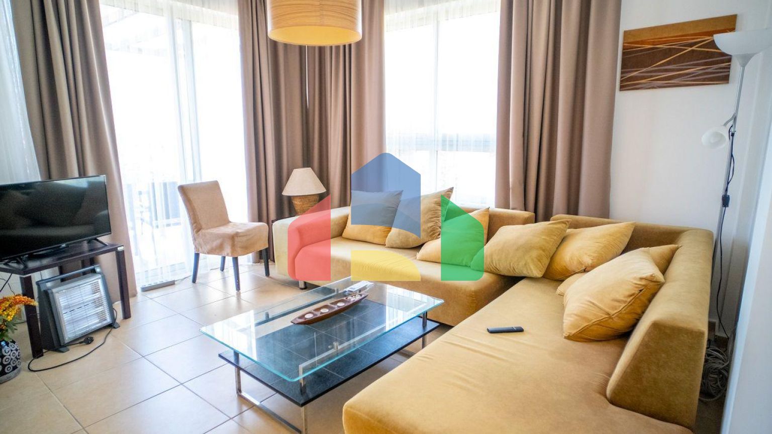 Трехкомнатная квартира 92 м2 с террасой 20 м2 в красивом комплексе у моря