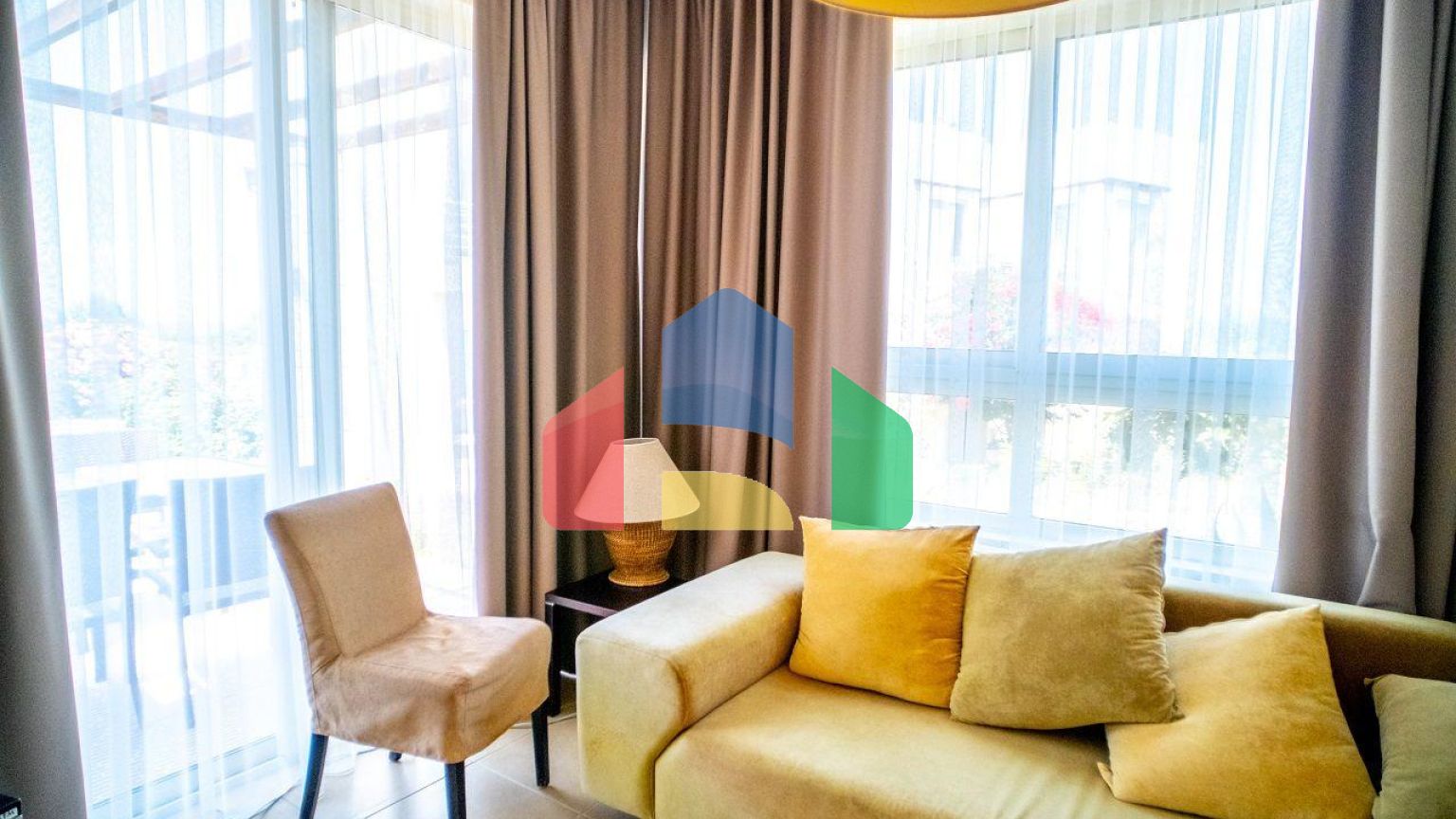 Трехкомнатная квартира 92 м2 с террасой 20 м2 в красивом комплексе у моря