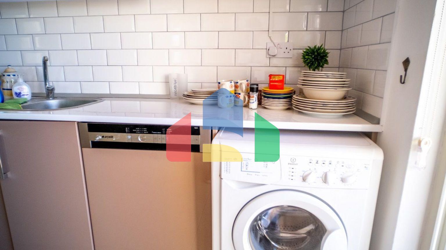 Трехкомнатная квартира 92 м2 с террасой 20 м2 в красивом комплексе у моря