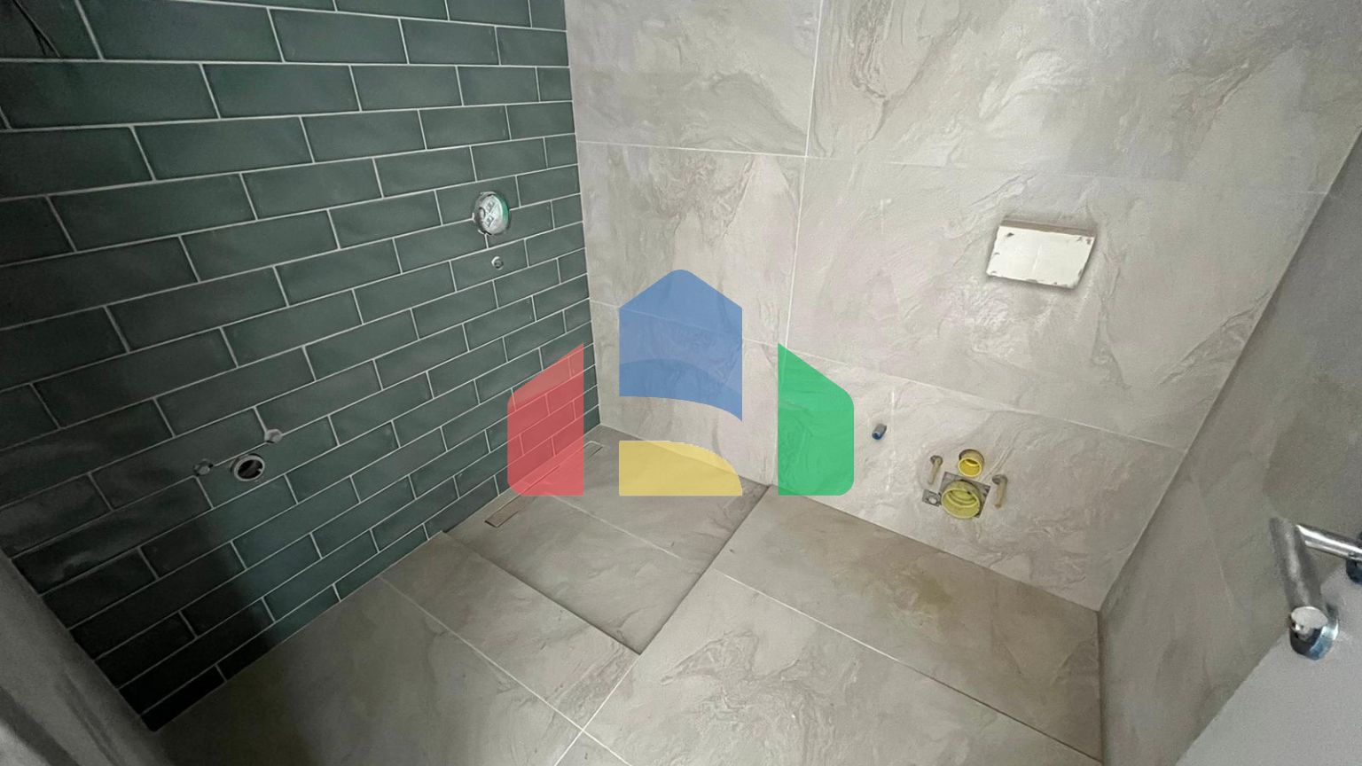 3-комнатный пентхаус 82 м2 с террасой на крыше 94м2 и частным бассейном