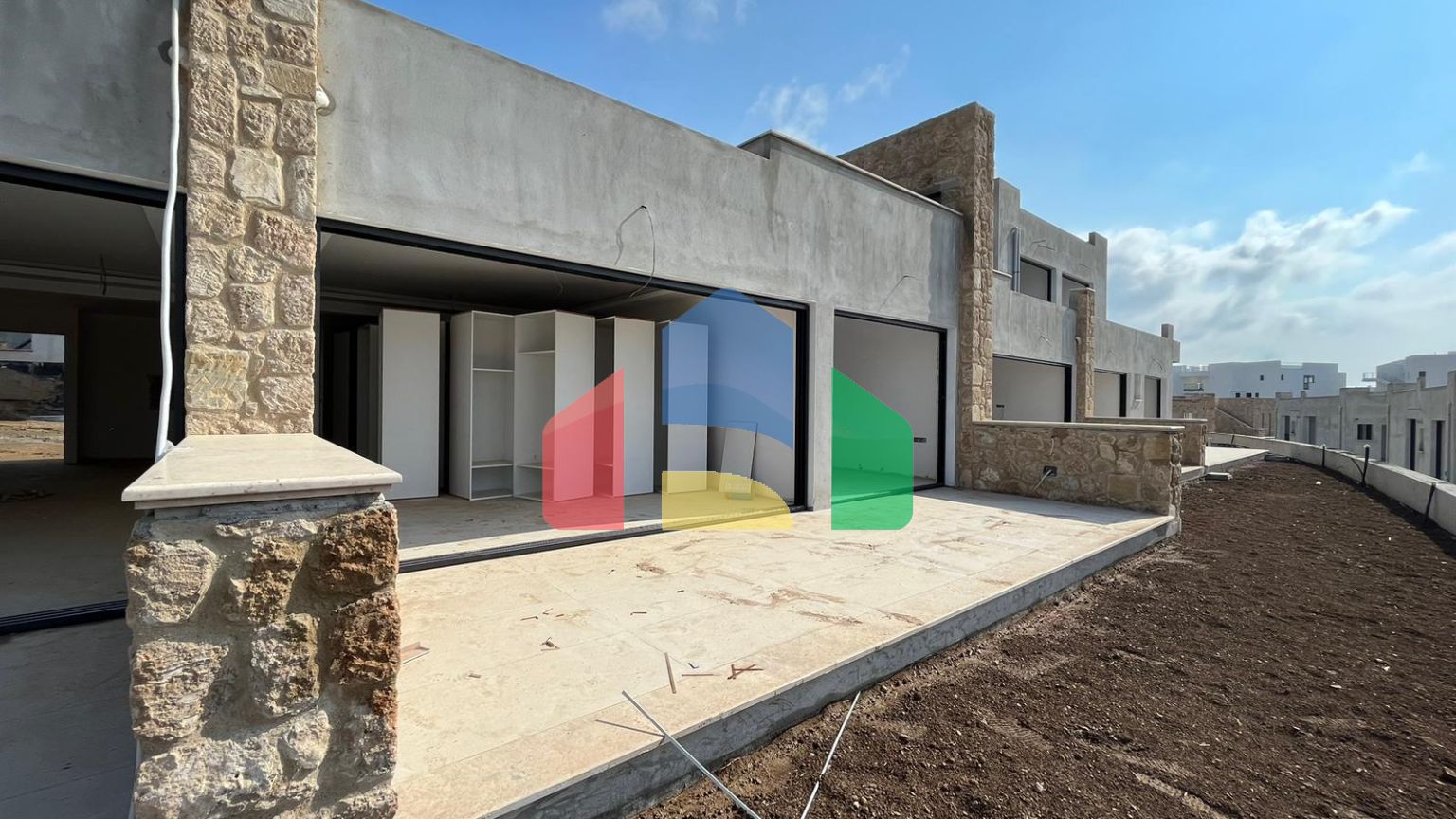 3-комнатный пентхаус 82 м2 с террасой на крыше 94м2 и частным бассейном