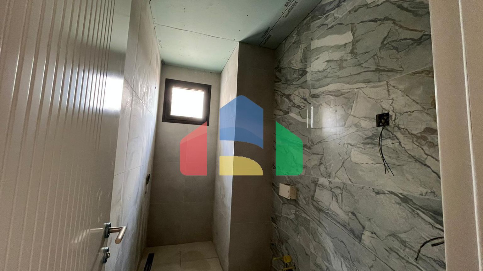 3-комнатный пентхаус 82 м2 с террасой на крыше 94м2 и частным бассейном