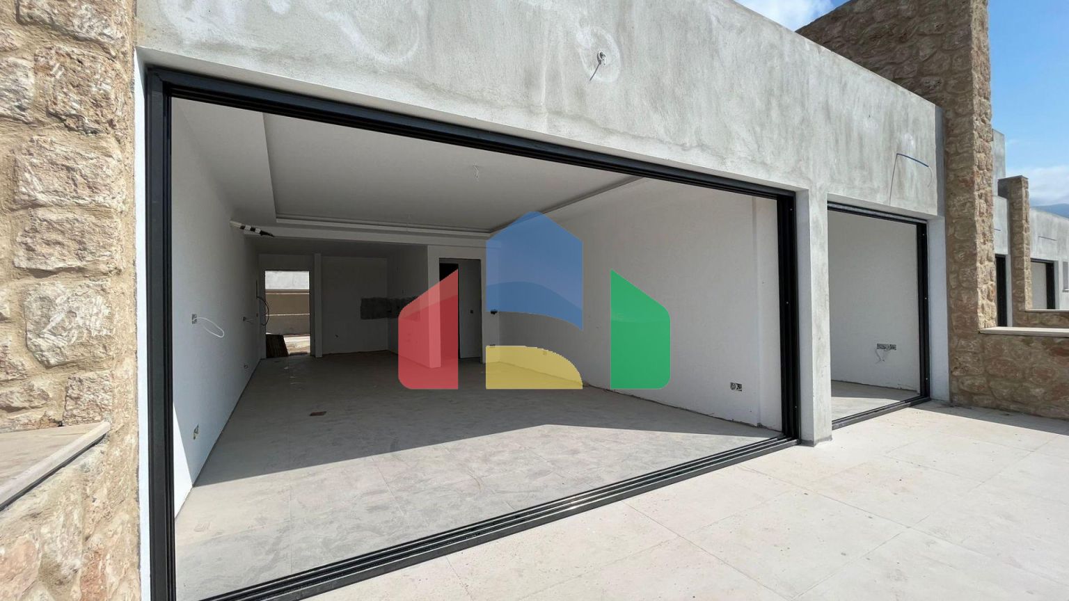 3-комнатный пентхаус 82 м2 с террасой на крыше 94м2 и частным бассейном