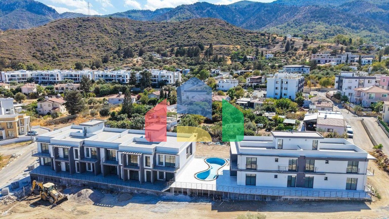 2-комнатные апартаменты 49 м2 с террасой на крыше в уютном комплексе в Алсанджаке