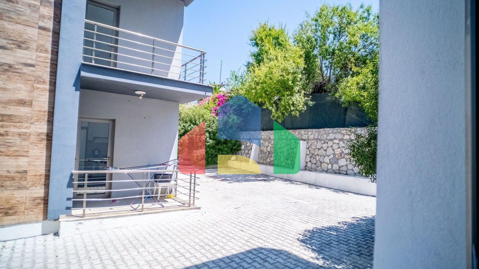 Квартира 2+1(85 м2) c террасой (32 м2) в Лапте