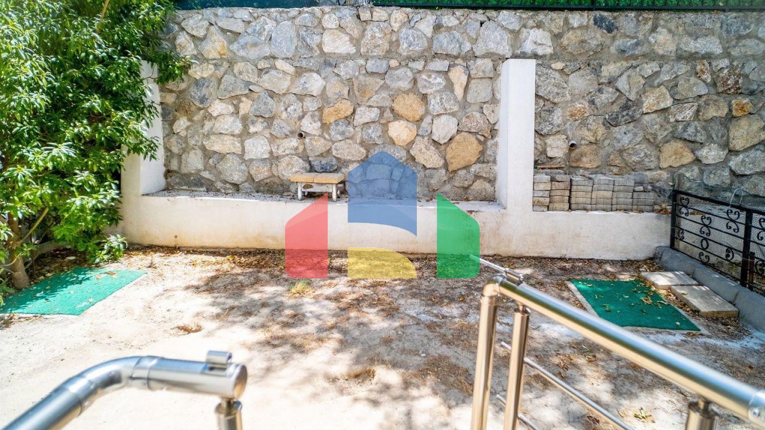 Квартира 2+1(85 м2) c террасой (32 м2) в Лапте