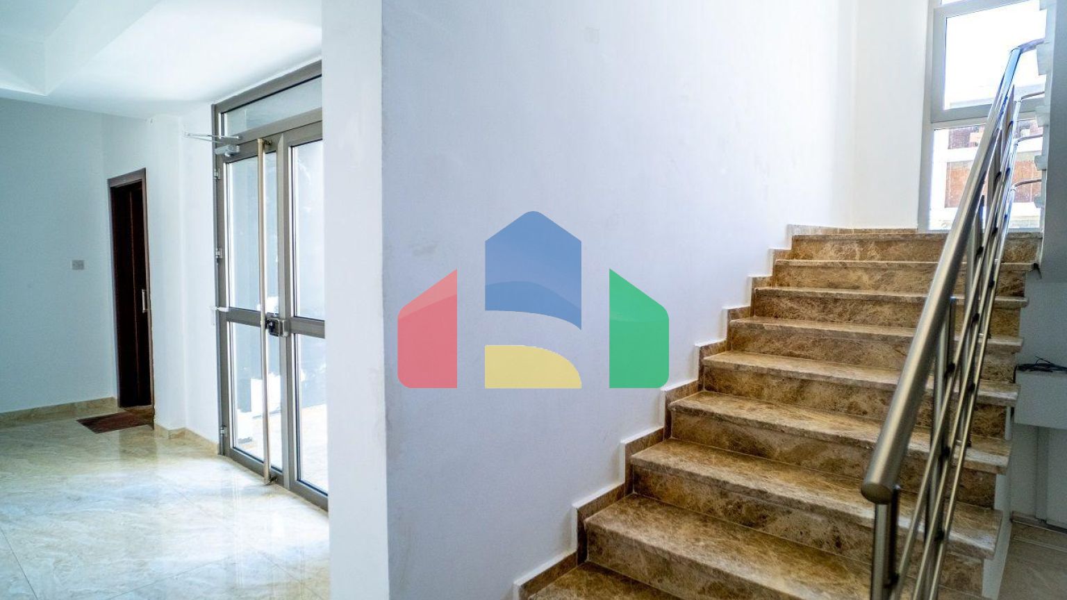 Квартира 2+1(85 м2) c террасой (32 м2) в Лапте