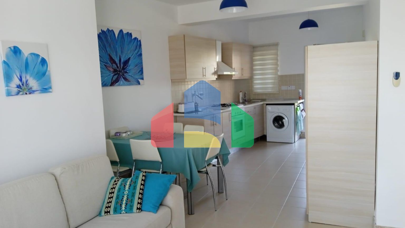 Готовая трехкомнатная квартира 65 м2 с террасой 35 м2 на первой береговой линии в Эсентепе