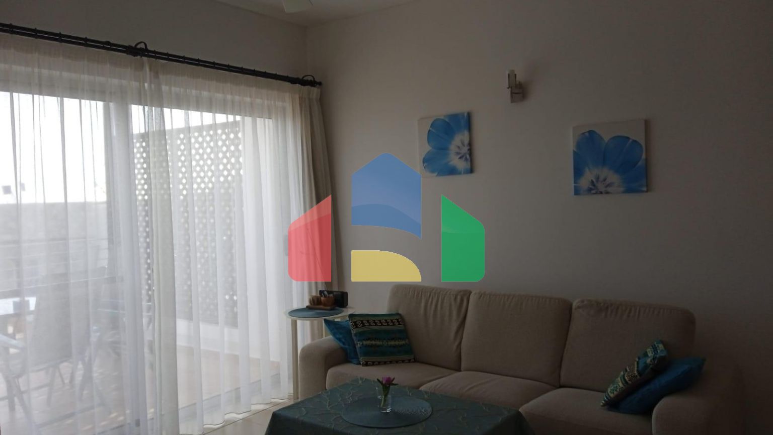 Готовая трехкомнатная квартира 65 м2 с террасой 35 м2 на первой береговой линии в Эсентепе