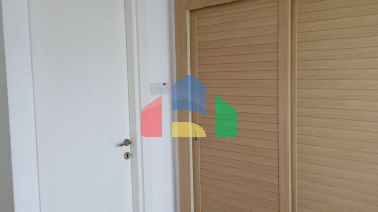 Готовая трехкомнатная квартира 65 м2 с террасой 35 м2 на первой береговой линии в Эсентепе