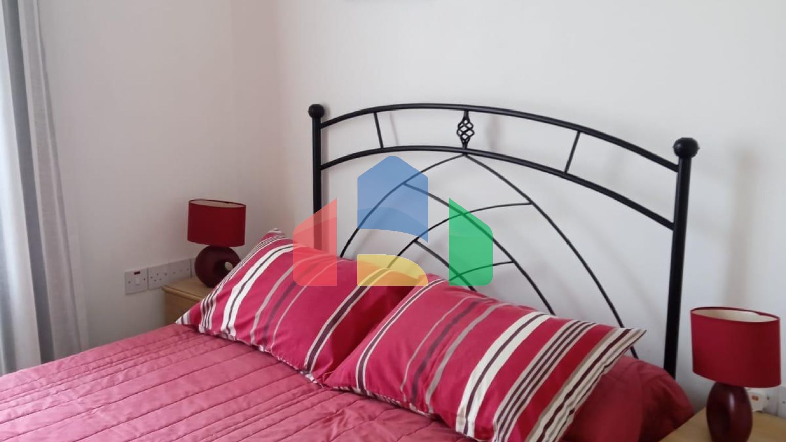 Готовая трехкомнатная квартира 65 м2 с террасой 35 м2 на первой береговой линии в Эсентепе