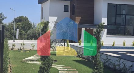 Вилла 4+1(310 м2) с бассейном в новом комплексе в 5 минутах от моря