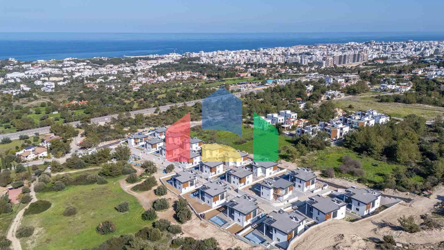 Вилла 4+1(310 м2) с бассейном в новом комплексе в 5 минутах от моря