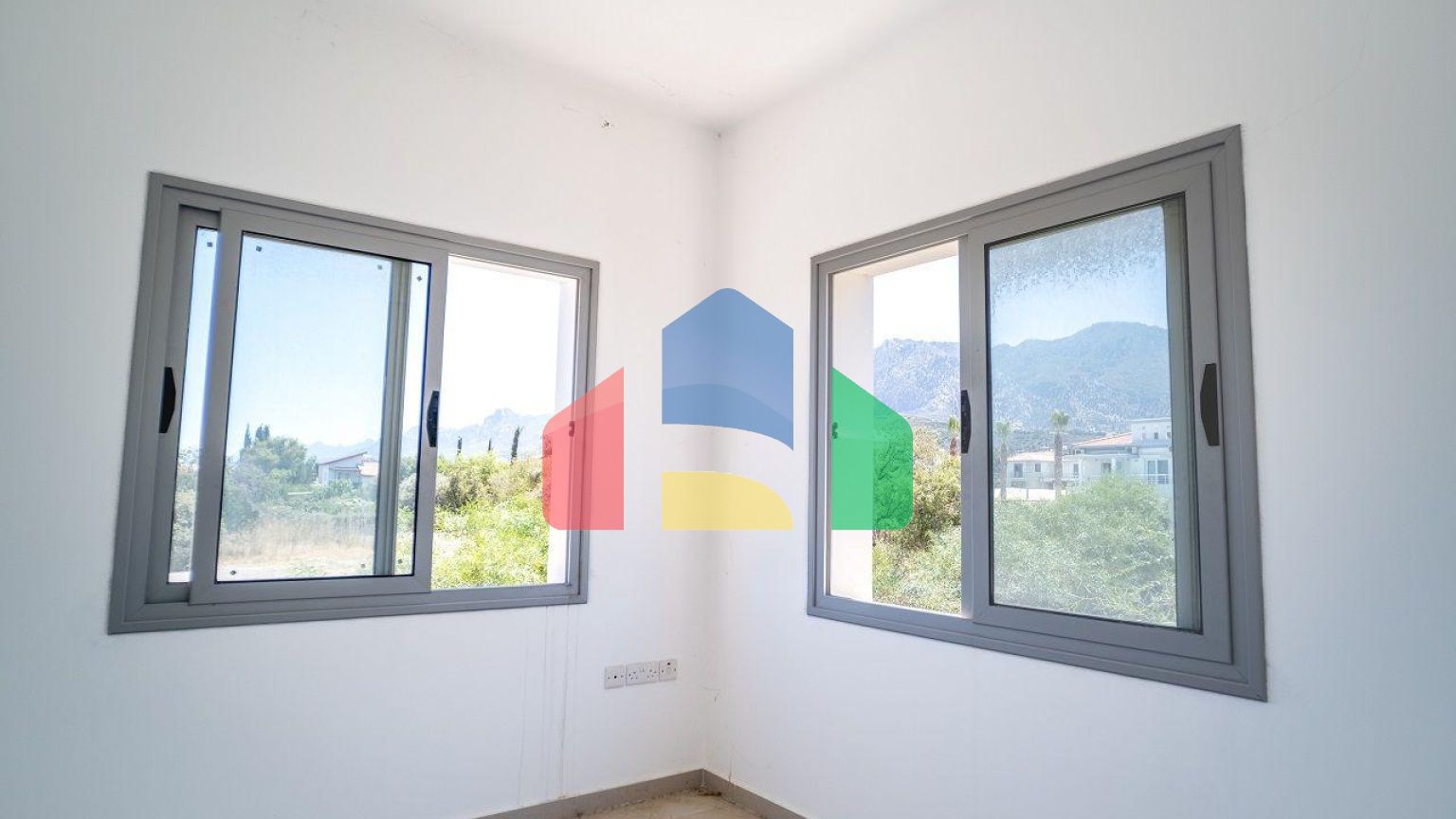 2-комнатные апартаменты-пентхаус 40 м2 с террасой в Алсанджаке