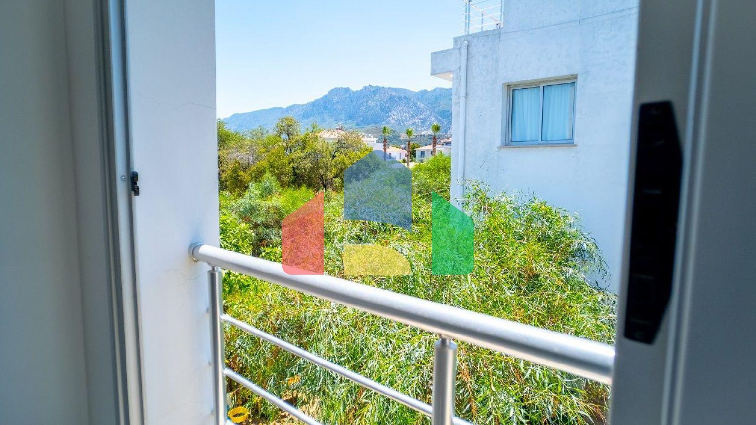 2-комнатные апартаменты-пентхаус 40 м2 с террасой в Алсанджаке